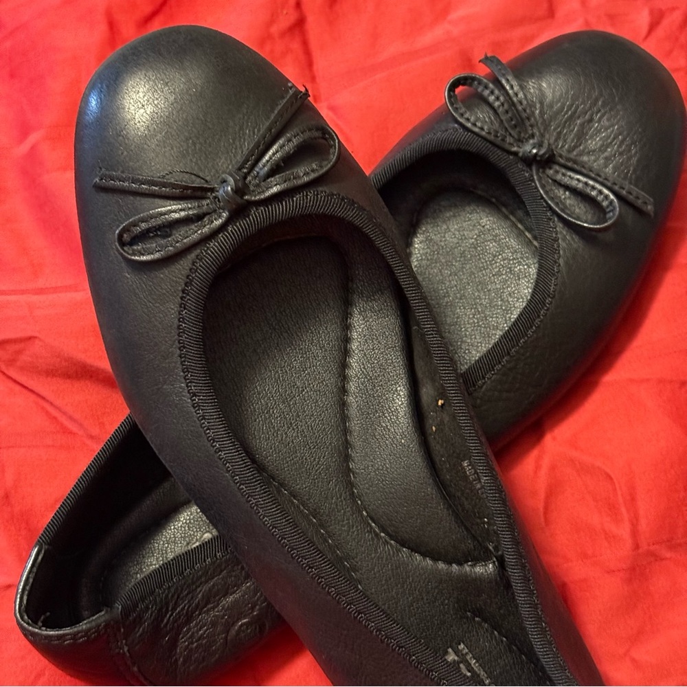 BORN Woman’s Leather Ballet Flats